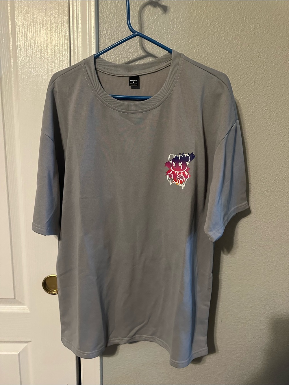 Source Unknown Gray Short-Sleeve Tee with Multicolor Bear Patch
